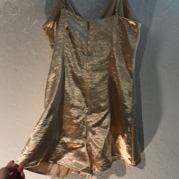 Gold romper by forever 21 NWT - Picture 4 of 4